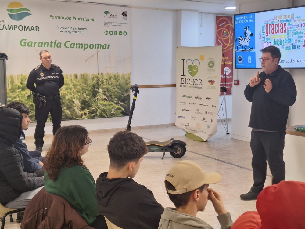 El Gabinete de Educación Vial de la Policía Local de Roquetas continúa con talleres de formación