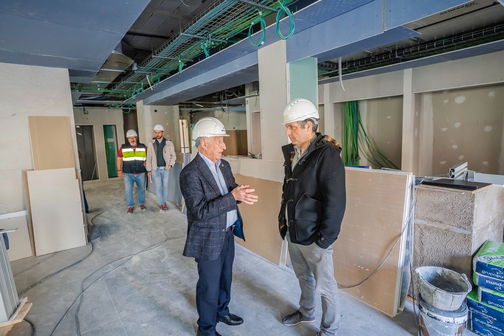 Amat visita las obras de remodelación y adecuación del edificio que acogerá distintas dependencias municipales
