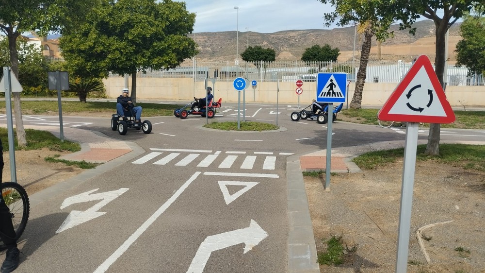 Más de trescientos alumnos han podido comprobar por sí mismos los efectos del alcohol y las drogas en la conducción