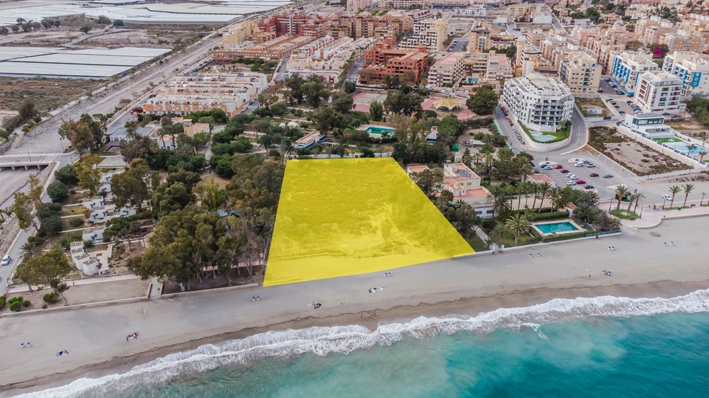 El Ayuntamiento roquetero saca a licitación la redacción del proyecto de construcción de una piscina de mar en Aguadulce