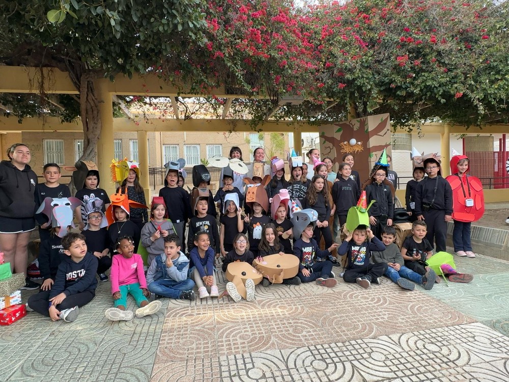 Decenas de niños y niñas celebran el Día Internacional del Libro Infantil y Juvenil en Vícar