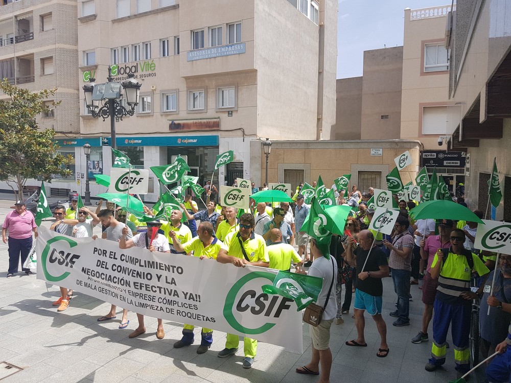 Los trabajadores de Urbaser se preparan para la huelga indefinida en Roquetas
