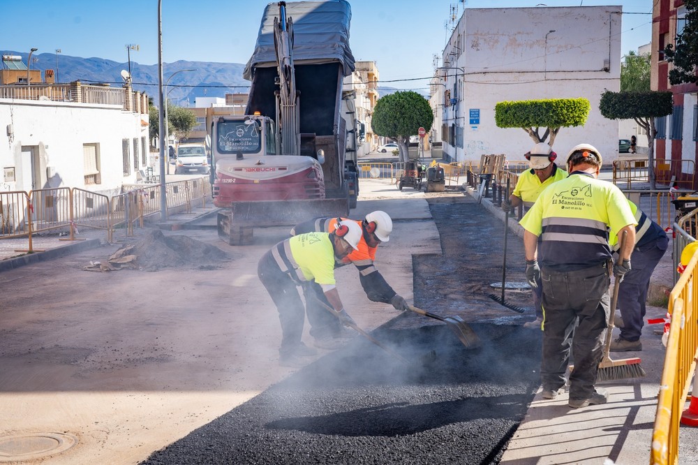El Ayuntamiento de Roquetas ultima los trabajos de renovación y saneamiento del Camino de Los Bartolos