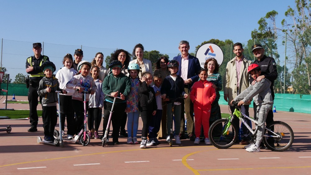 El Ayuntamiento de Adra presenta un circuito de seguridad vial para concienciar y educar a los más pequeños