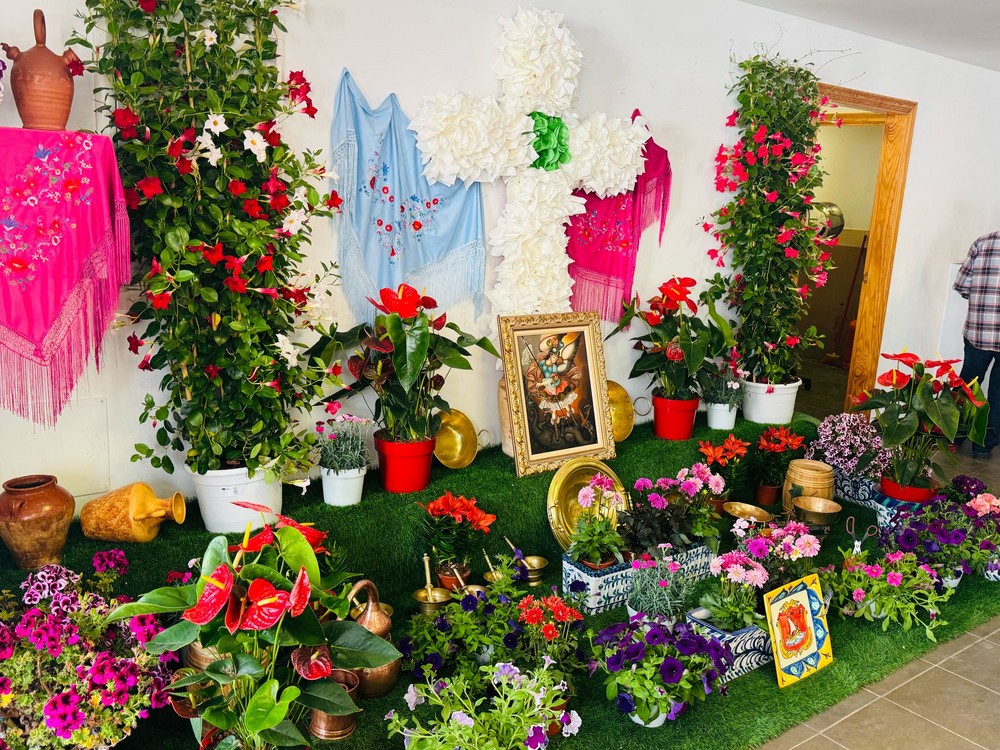 La Cruz de Mayo de Celín abre la programación de las Fiestas de Mayo de Dalías 2025