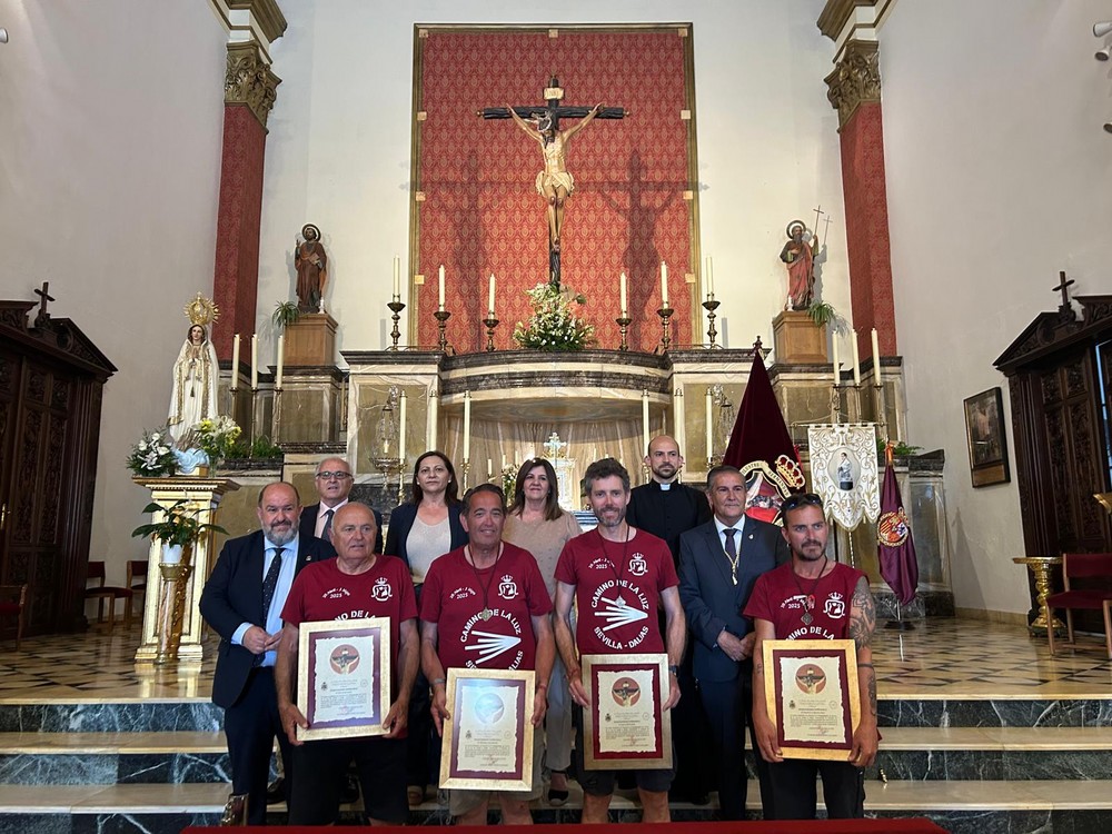 Dalías recibe con emoción a los peregrinos del Cristo de la Luz que llegaron desde Sevilla en una jornada histórica