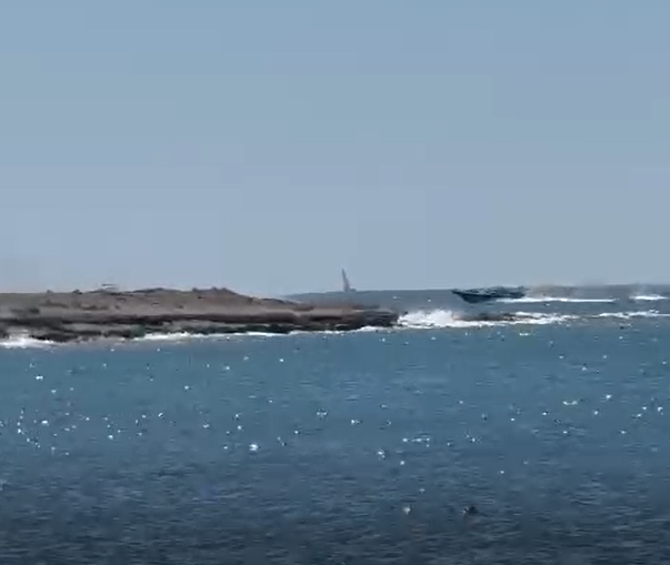 Captan en vídeo la llegada de una narcolancha a la Piedra del Moro