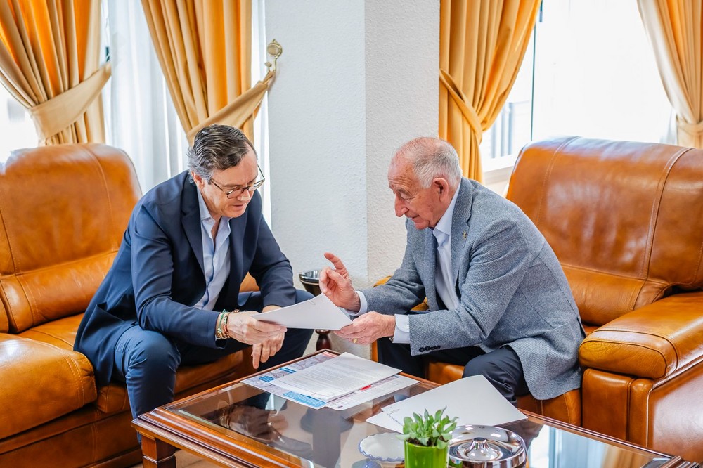 Encuentro entre Gabriel Amat y Rafael Hernando para abordar proyectos estratégicos para Roquetas de Mar