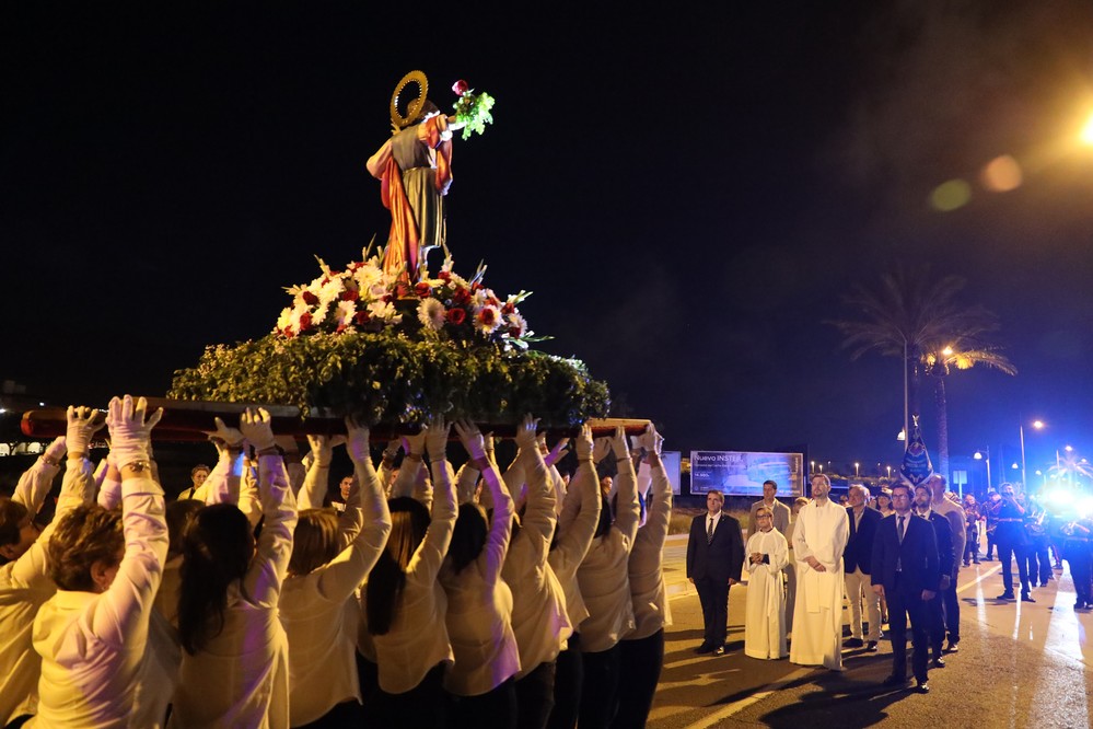 El barrio ejidense de Venta Carmona despide sus fiestas procesionando a San Pancracio por sus calles