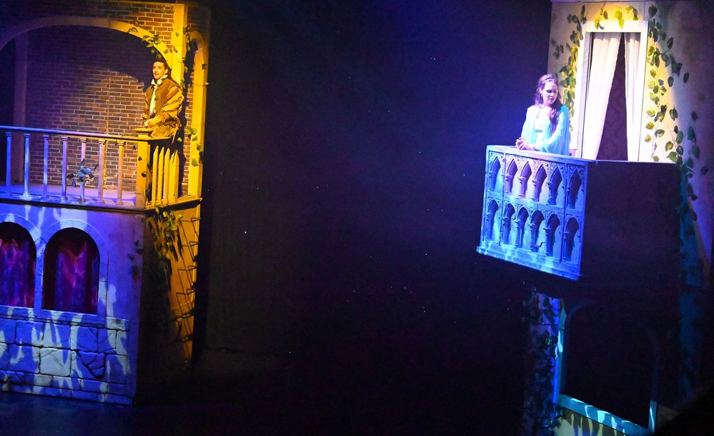 ‘Romeo y Julieta, el musical’ deslumbra con una historia de amor cantada en el Teatro Auditorio de Roquetas