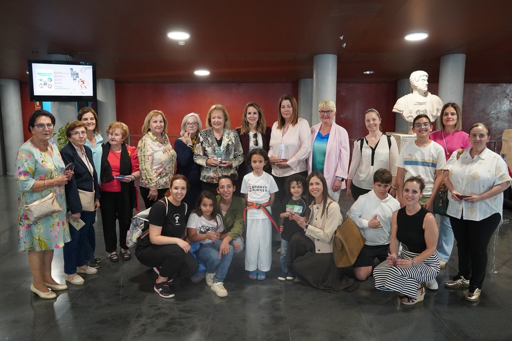El auditorio acoge la entrega de premios de las Cruces de Mayo