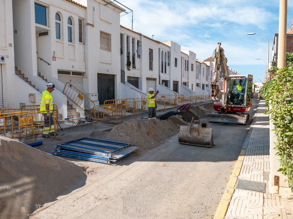 El Ayuntamiento roquetero acomete obras de renovación de la red de saneamiento en la calle Cerro Largo y adyacentes