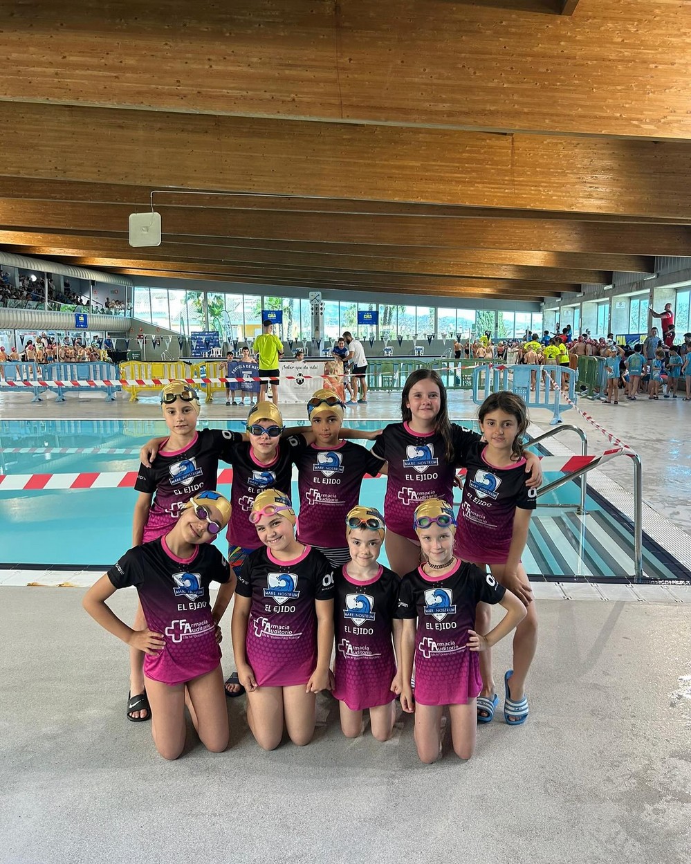 El equipo más joven del Club Natación Mare Nostrum destaca en el Open Chupete de Torre del Mar