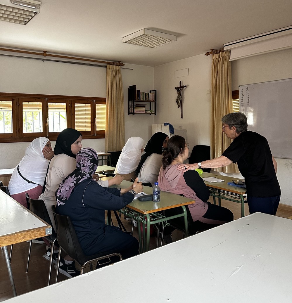 El Servicio de Mediación Intercultural, de la mano de Cáritas, ayuda a mujeres inmigrantes a gestionar conflictos