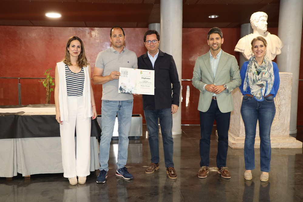 Los ganadores del Concurso de Carrozas de San Marcos 2025 reciben sus diplomas y premios