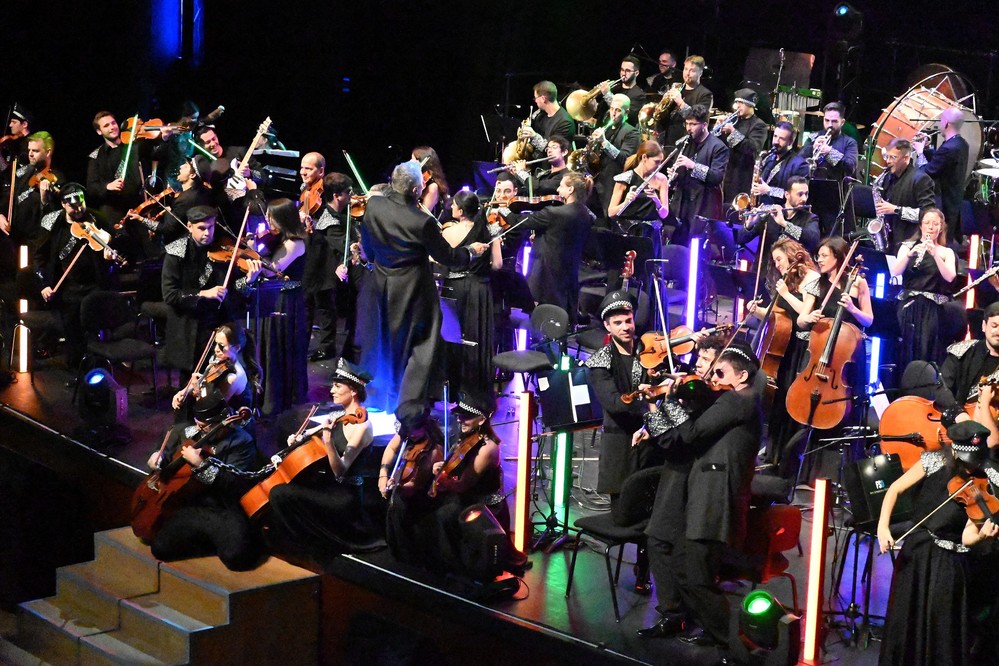La Film Symphony Orchestra ofrece una selección de  bandas sonoras emocionando al público en Roquetas