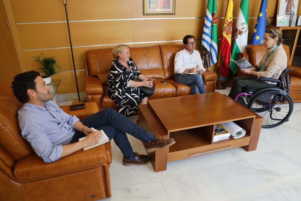 El Ejido y ASPAYM trabajan por mejorar la calidad de vida de las personas con lesión medular