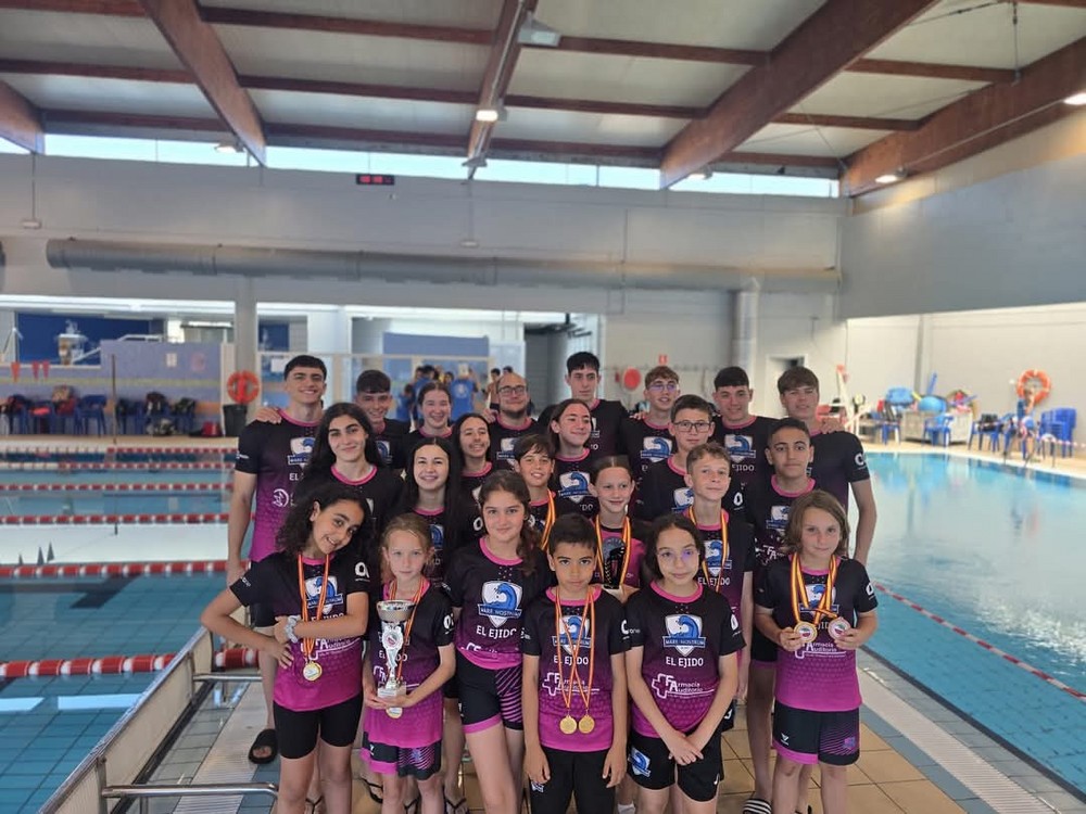 El Club Natación Mare Nostrum logra un brillante tercer puesto en el Trofeo de Berja
