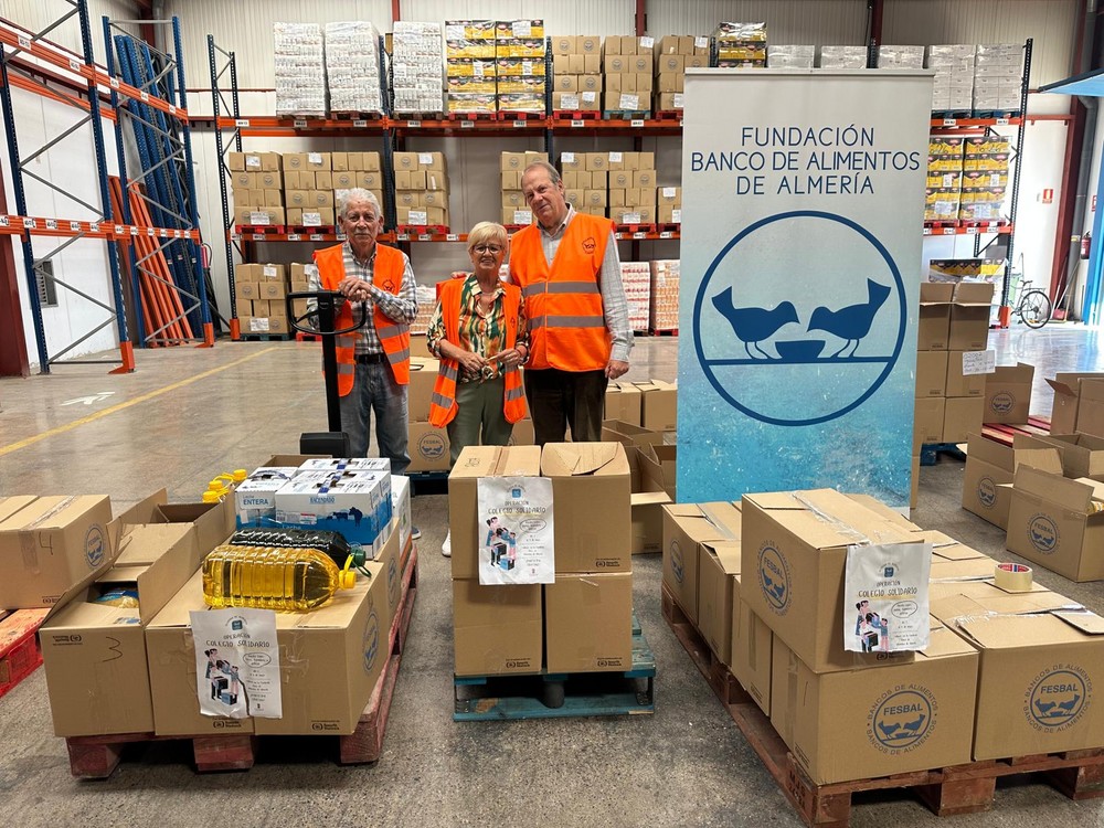 Los escolares de Vícar se vuelcan en una campaña solidaria de recogida de alimentos