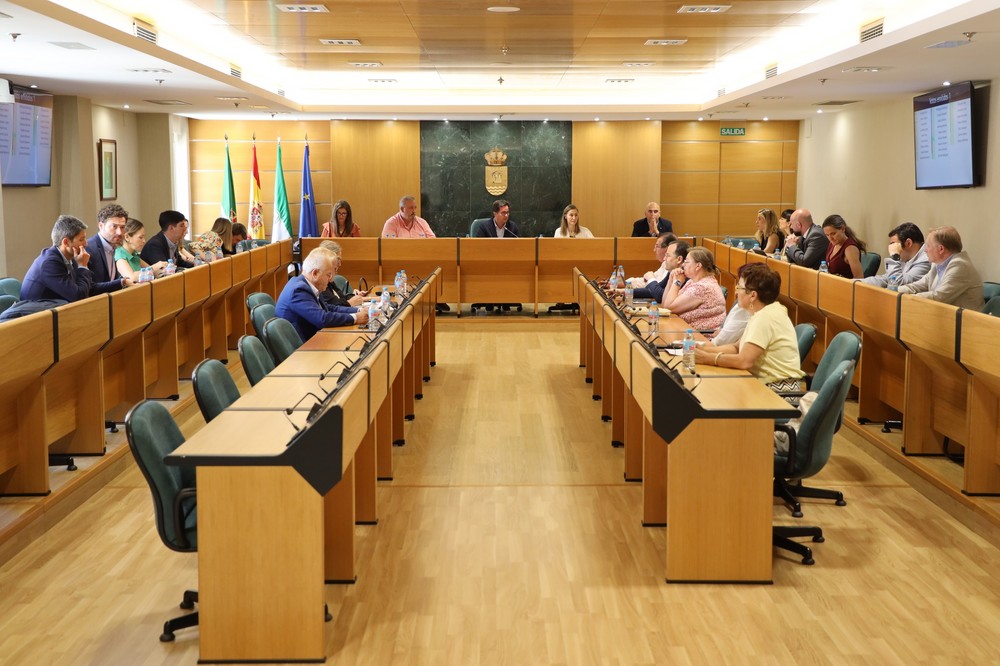 Aprobada la adjudicación de servicios de temporada en playas que permitirán ofrecer una oferta más amplia y de calidad a turistas y residentes