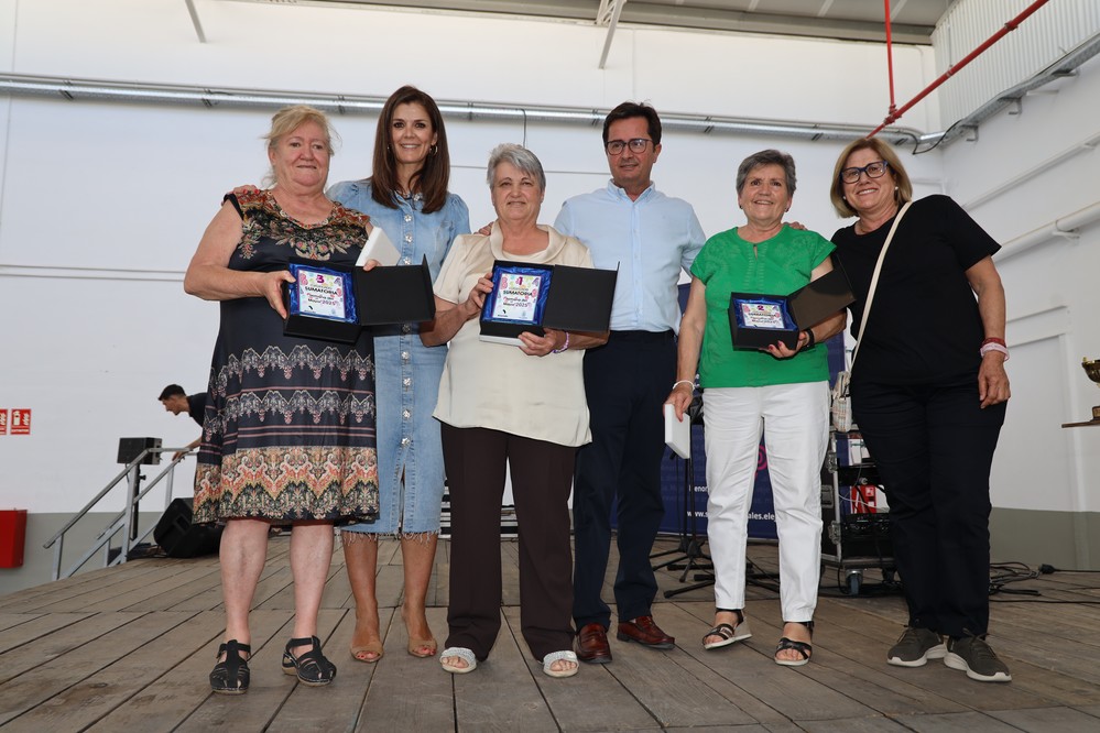 Un millar de mayores del municipio disfrutan de una jornada de convivencia en la Nave de Ejidomar