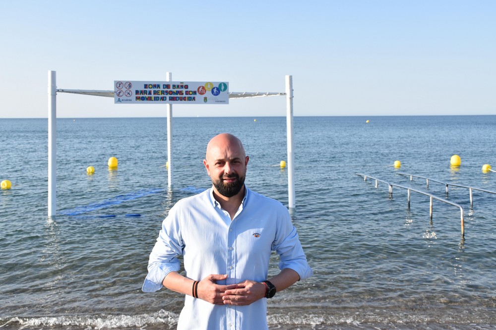 VOX celebra que el Partido Popular lleve a cabo su iniciativa de establecer zonas de baño adaptadas en Almerimar