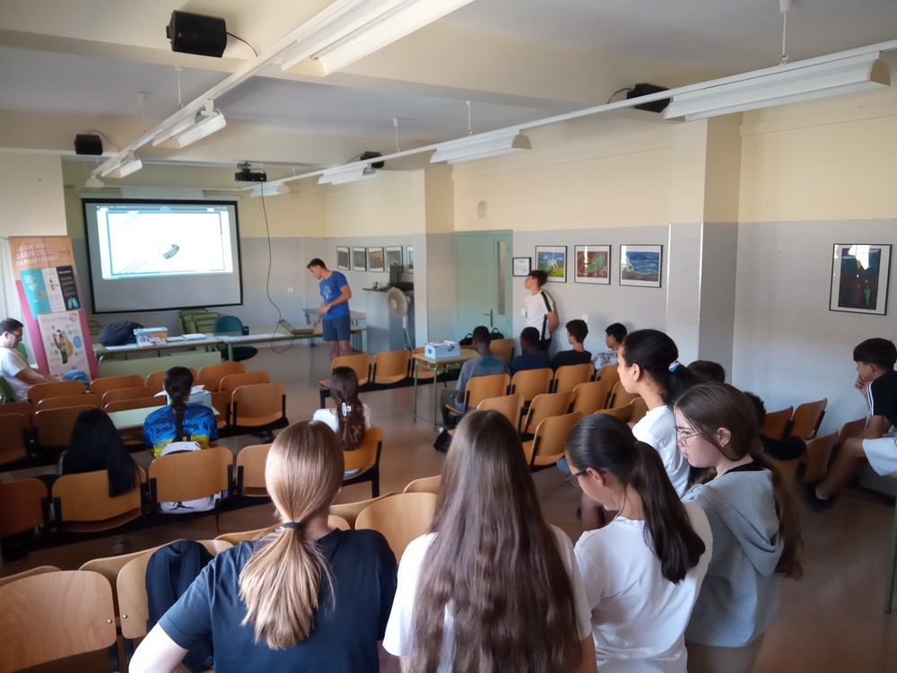 Más de 200 estudiantes de Vícar “juegan” para luchar contra el tabaquismo