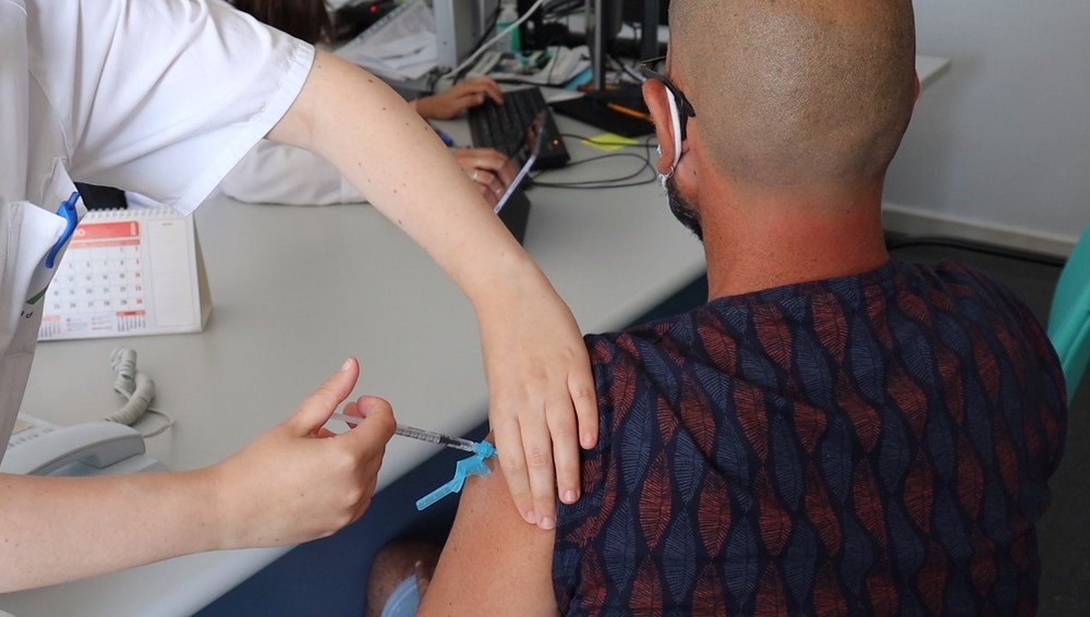 El Hospital Universitario Poniente impulsa la prevención de infecciones con la inmunización de pacientes de riesgo en la Consulta de Vacunación