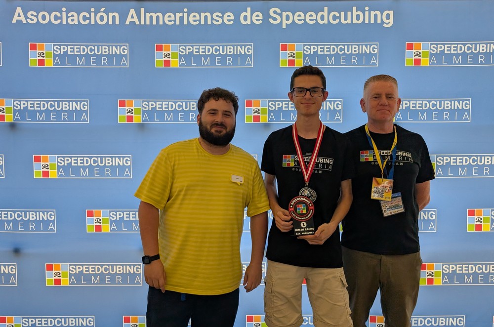 El ejidense Marco Criado, campeón absoluto de la II Liga Municipal de Speedcubing JDM 2025