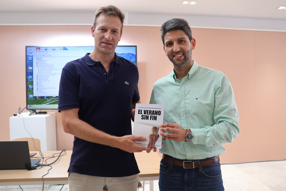  El autor ejidense J. A. Martín presenta su primera novela ‘El verano sin fin’
