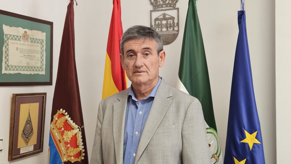 Manuel Cortés hace un llamamiento a la prudencia y traslada un mensaje de tranquilidad a sus vecinos
