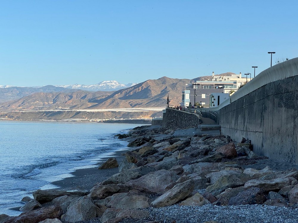 La Mesa de Trabajo por la Playa de Balerma solicita al alcalde que valore llevar a Costas a los tribunales “por inactividad administrativa”