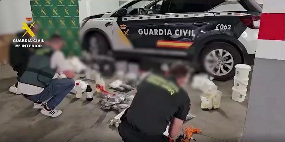 Detienen a un hombre en Vícar con un arsenal de explosivos y material para su fabricación