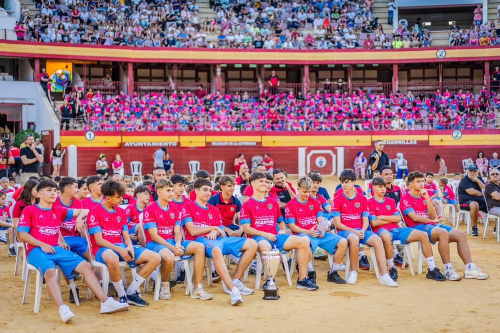Más de 2.000 personas despiden la temporada 2024/2025 de la Escuela Municipal de Fútbol de Roquetas de Mar