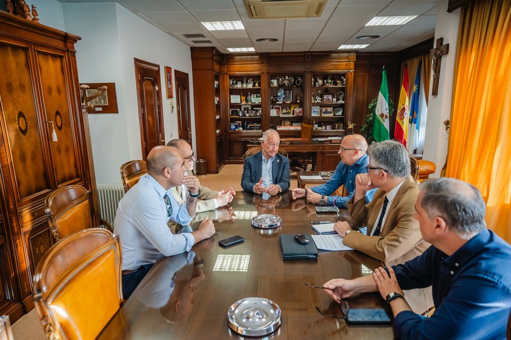 Amat mantiene un encuentro de trabajo para abordar cuestiones en materia hídrica que afectan al municipio