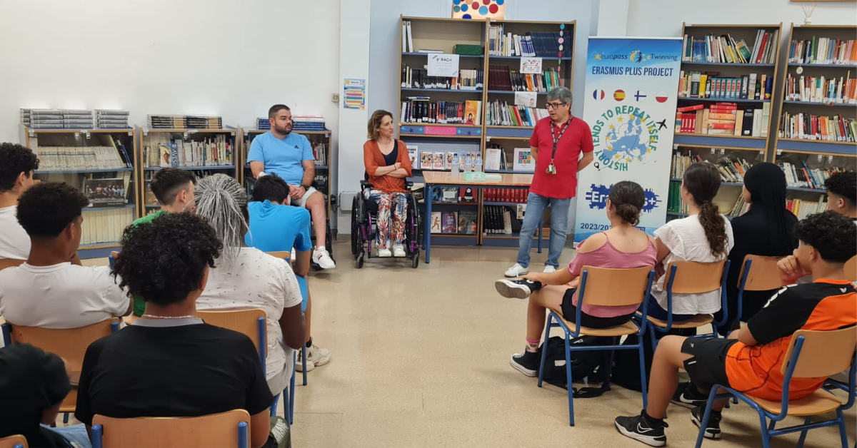 ASPAYM Andalucía lleva su campaña de concienciación sobre discapacidad y seguridad vial al IES Francisco Montoya