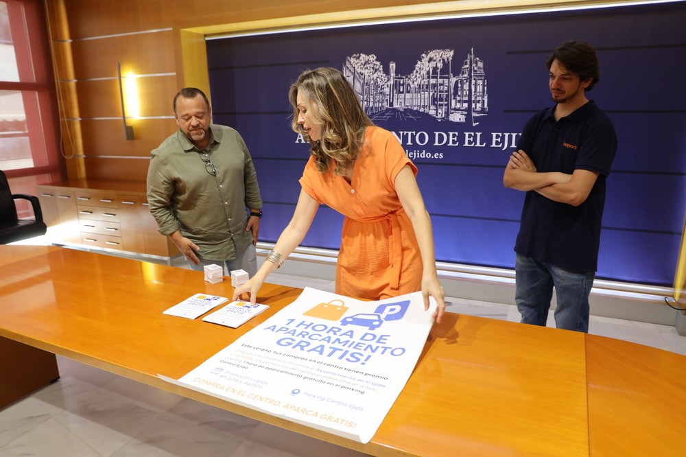 El Ayuntamiento lanza una campaña junto a Empark para impulsar el comercio local y hacer más sencillo el aparcamiento en el centro