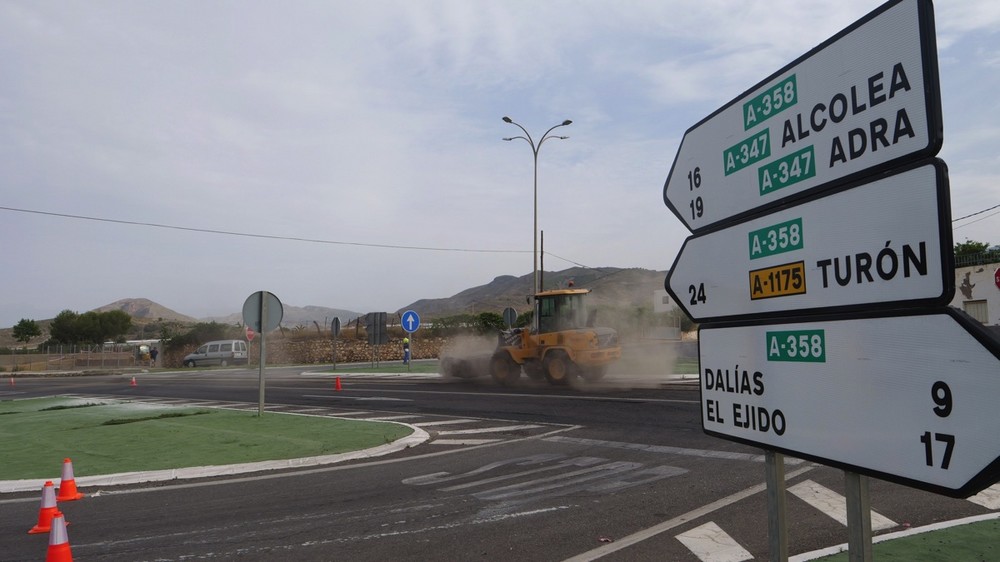 La Junta de Andalucía ejecuta obras de asfaltado en la A-358 a su paso por Berja