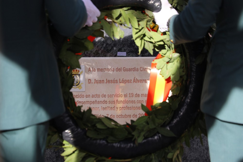 Atacan la tumba del Guardia Civil 'Juanje' López en el cementerio de El Ejido