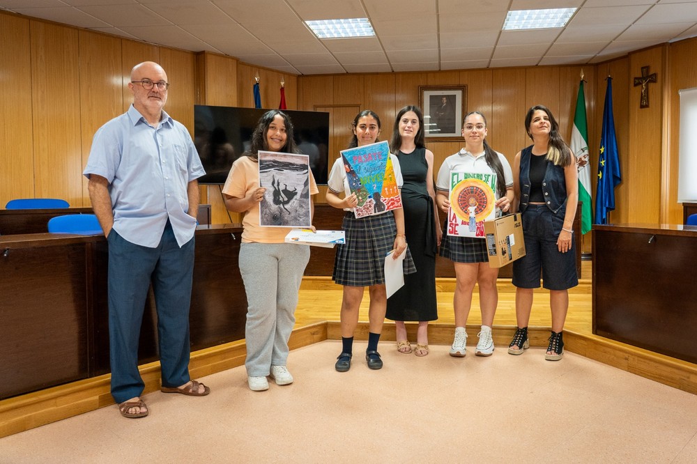 Roquetas de Mar entrega los premios del concurso de ilustración “Roquetas de Mar Sin Adicciones”
