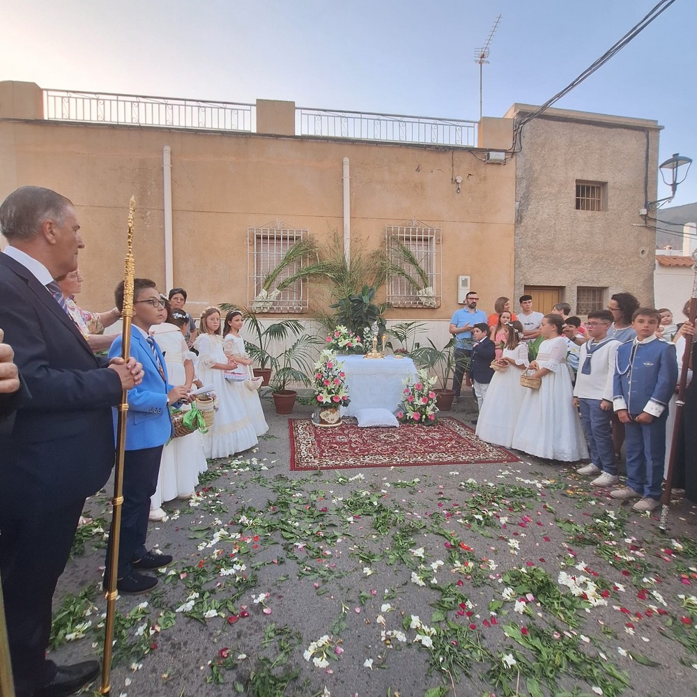 Dalías celebra con devoción el Corpus Christi
