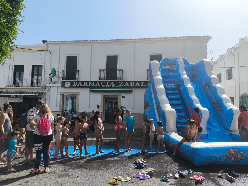 Dalías celebra la Fiesta del Agua para dar la bienvenida al verano con una gran jornada de diversión