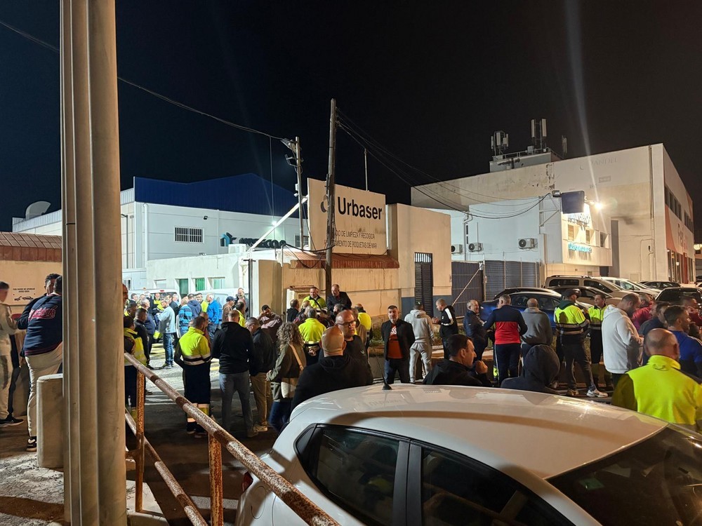 Los trabajadores de Urbaser en Roquetas amenazan con volver a la huelga