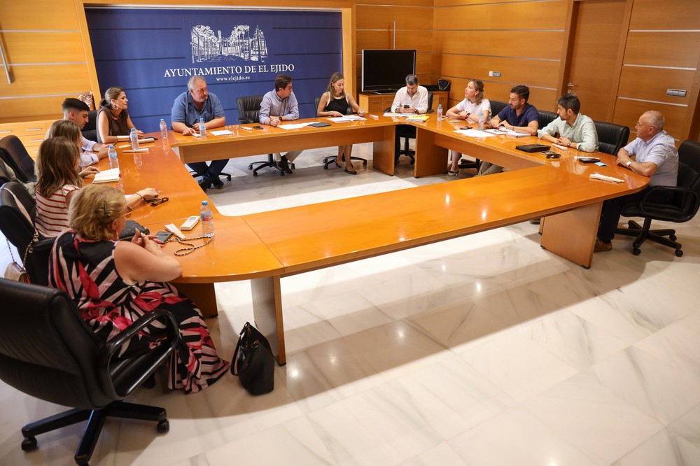 La Junta de Gobierno aprueba un refuerzo en los servicios de vigilancia y seguridad para edificios, instalaciones municipales y actividades organizadas por el Ayuntamiento
