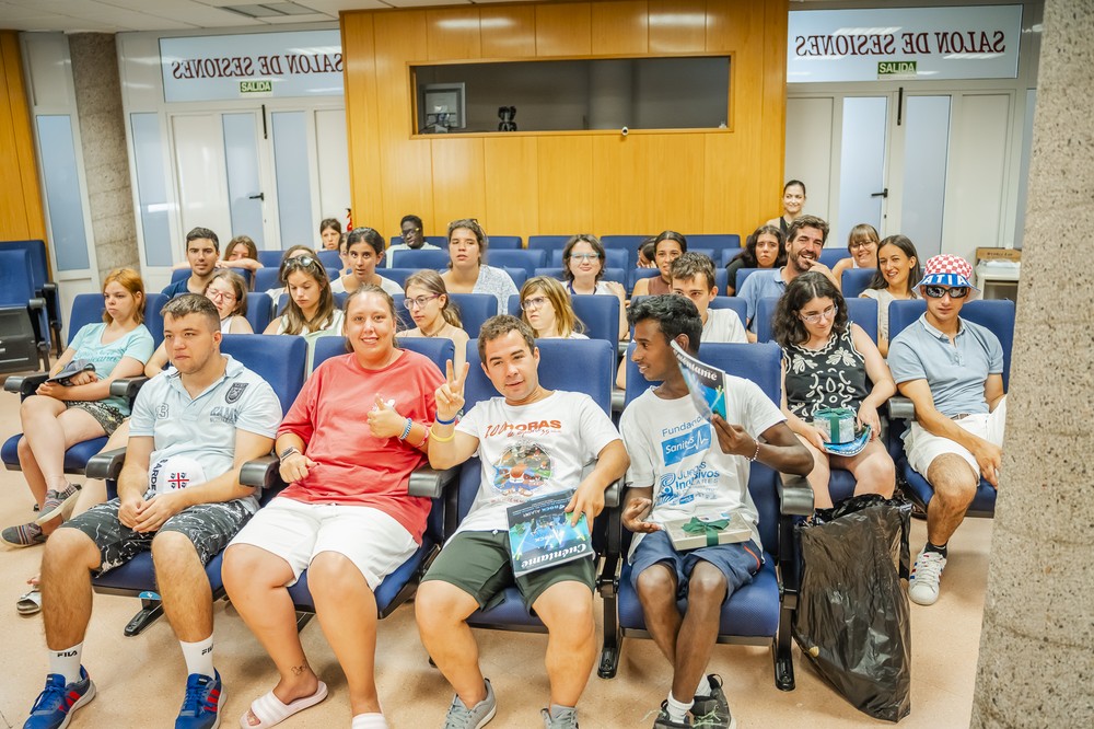 El alcalde da la bienvenida a Roquetas de Mar a un total de 46 alumnos del colegio de Educación Especial A La Par