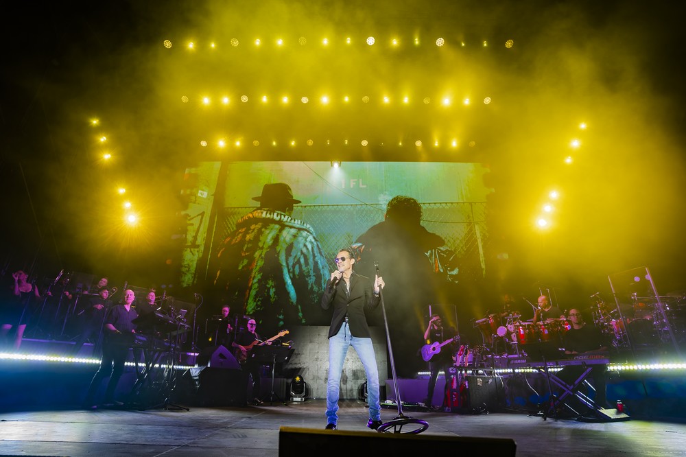 Marc Anthony pone a bailar a 7.000 personas en su concierto de Roquetas de Mar