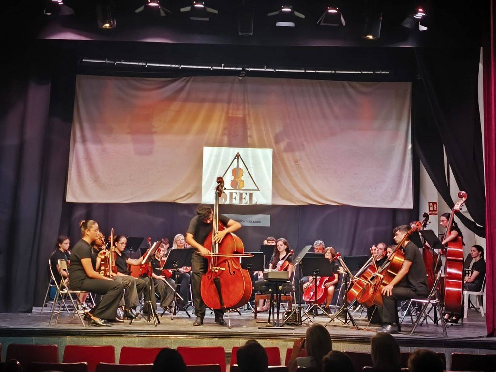 El Teatro Municipal de Dalías se llena de emoción con la "Noche de Clásicos" de la OFEL