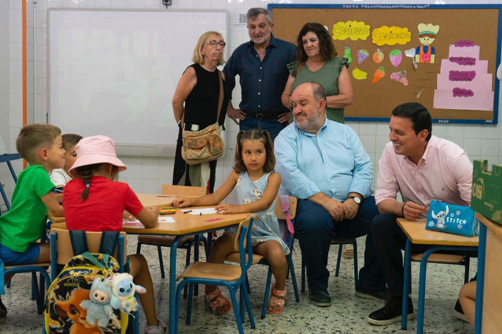 Diputación visita la Escuela de Verano de Dalías