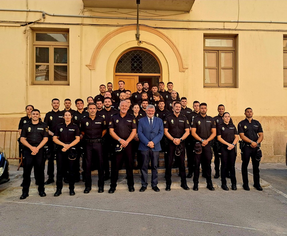 Cinco policías nacionales en prácticas se incorporan a la Comisaría provincial de El Ejido