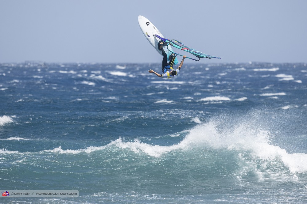 Windsurf extremo en Pozo Izquierdo: Víctor Fernández firma una gran actuación y sigue quinto del mundo